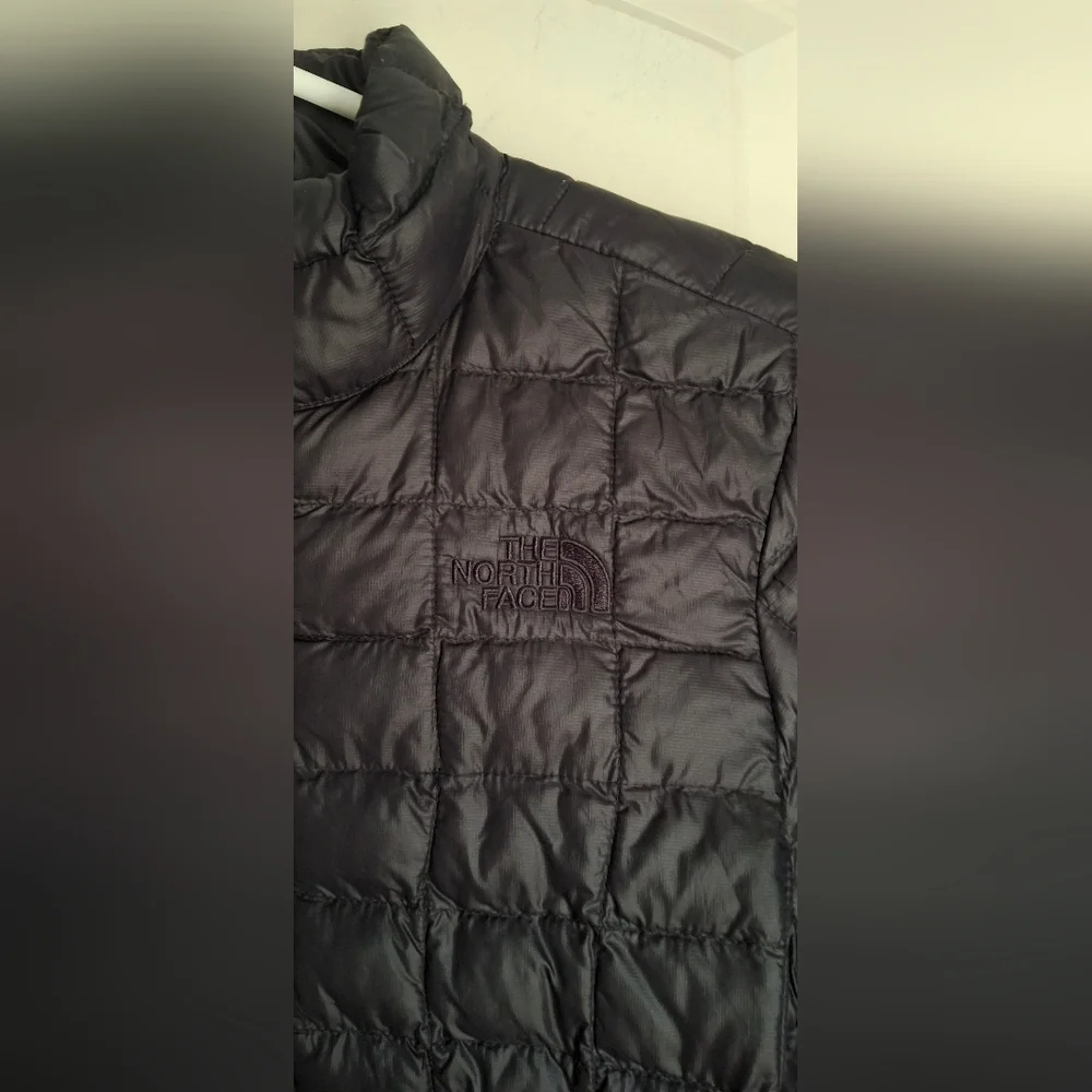 The North Face Thermoball Eco Insulated Puffed Boy's Black Quilted Jacket M10/12
